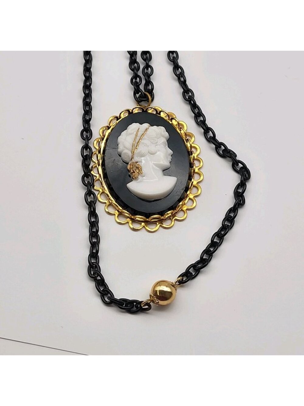 Fabulous vintage resin cameo mourning jewelry Black enamel chain necklace